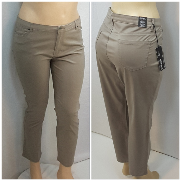 NWT *PLUS* BUFFALO DAVID BITTON Jeans, size 16 - Picture 5 of 8